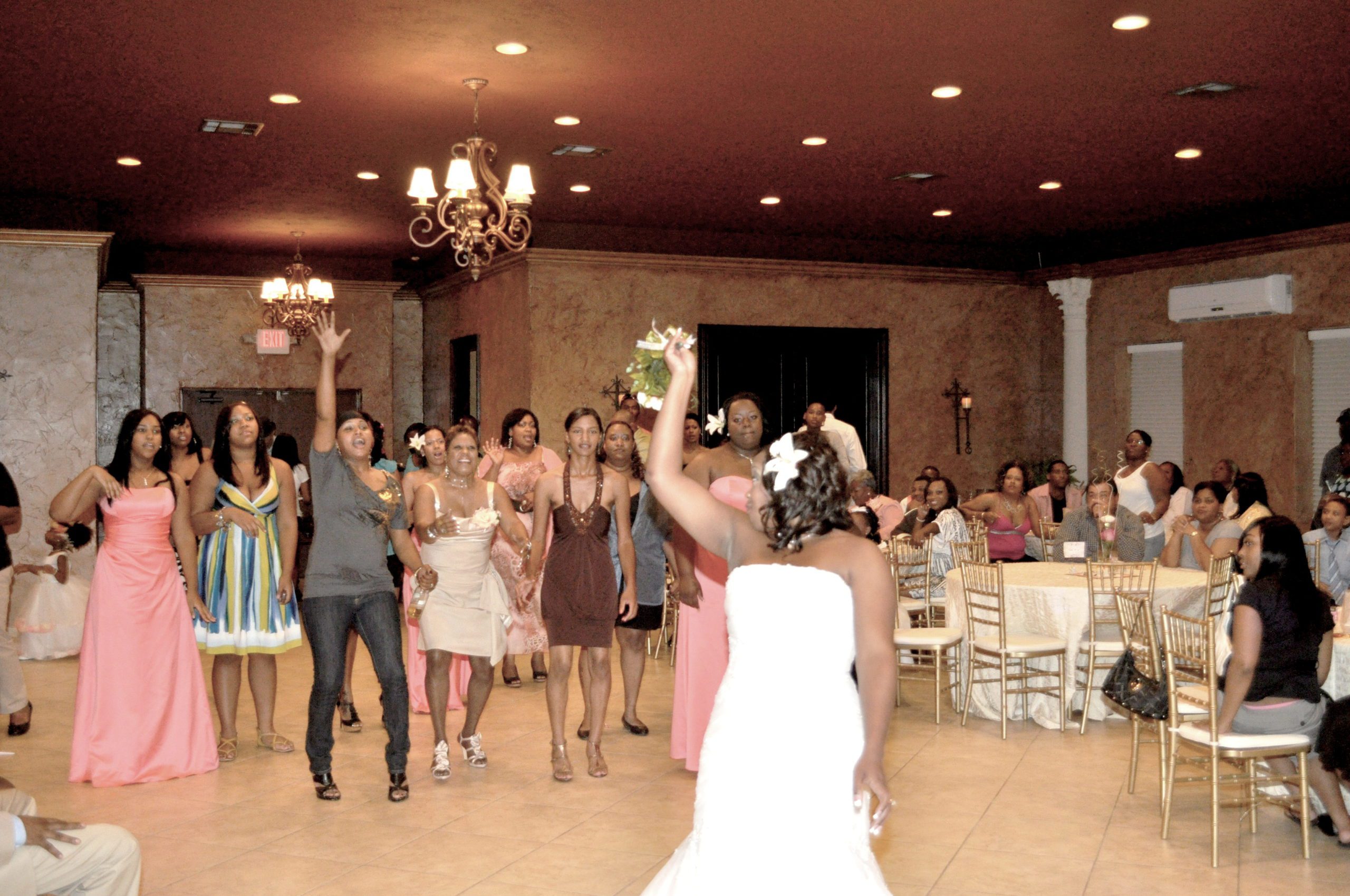 Wedding Throw the Bouquet